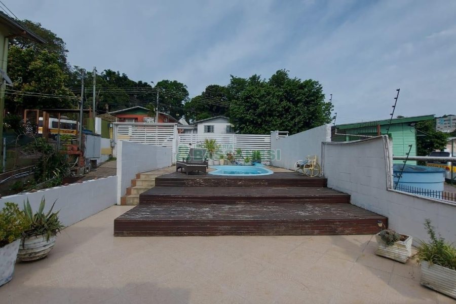 Casa com 250m², 3 dormitórios, 1 vaga, no bairro Esplanada em Caxias do Sul para Alugar