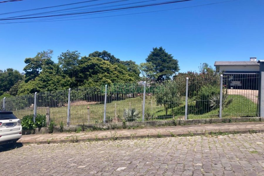 Casa, no bairro Santa Fé em Caxias do Sul para Comprar