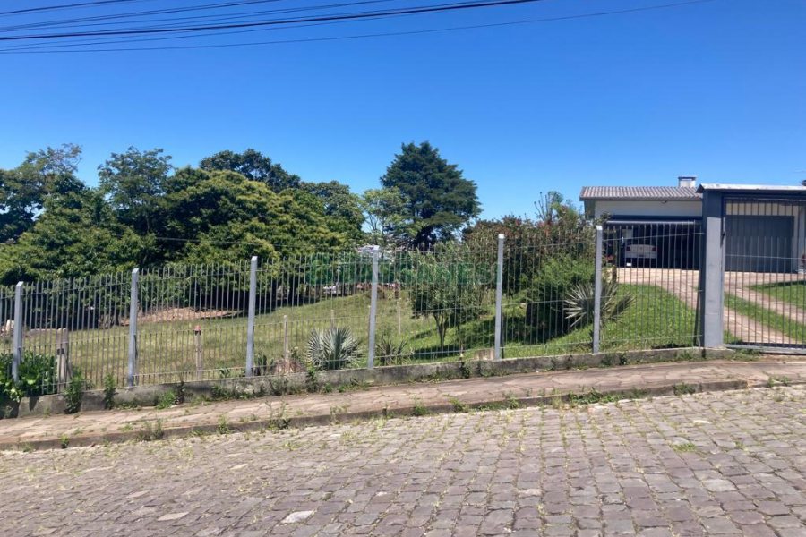 Casa, no bairro Santa Fé em Caxias do Sul para Comprar