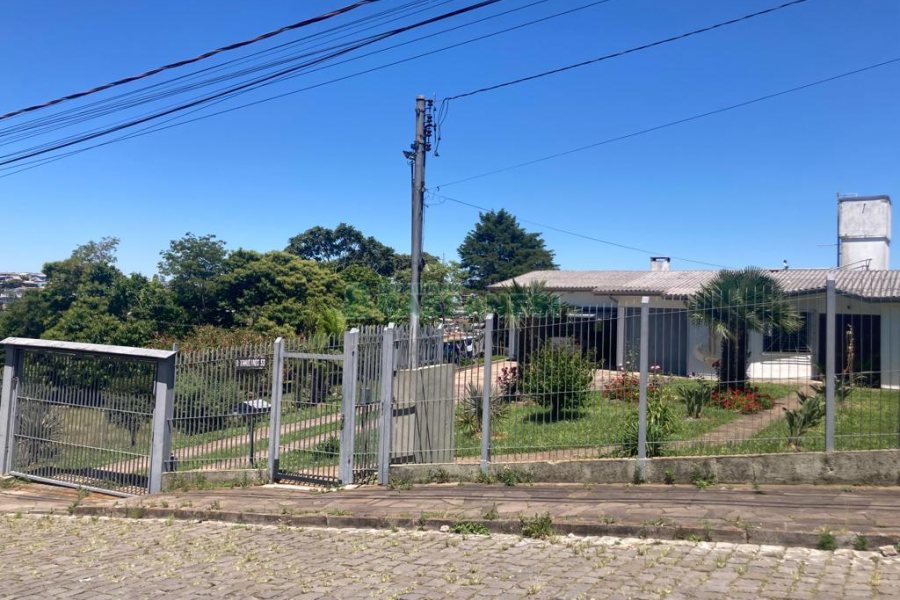 Casa, no bairro Santa Fé em Caxias do Sul para Comprar