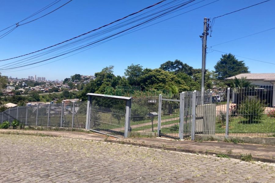 Casa, no bairro Santa Fé em Caxias do Sul para Comprar