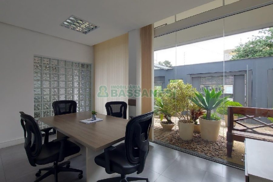 Predio com 600m², no bairro Cinqüentenário em Caxias do Sul para Alugar