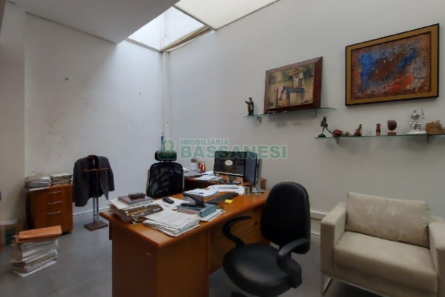 Predio com 600m², no bairro Cinqüentenário em Caxias do Sul para Alugar