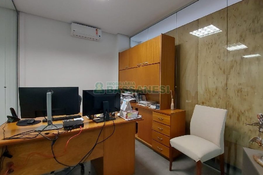 Predio com 600m², no bairro Cinqüentenário em Caxias do Sul para Alugar