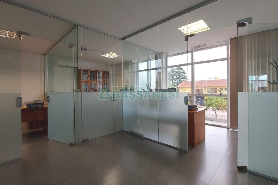 Predio com 600m², no bairro Cinqüentenário em Caxias do Sul para Alugar