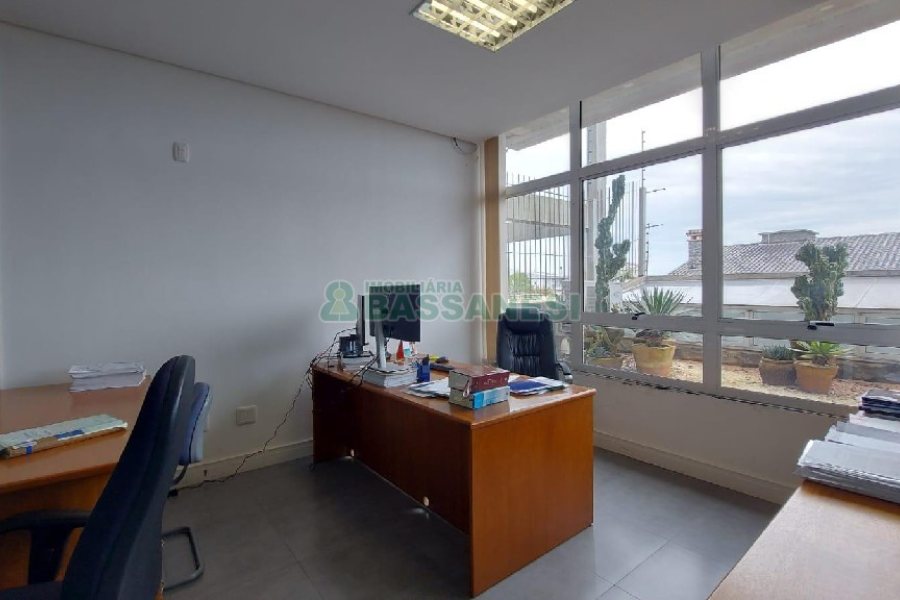 Predio com 600m², no bairro Cinqüentenário em Caxias do Sul para Alugar