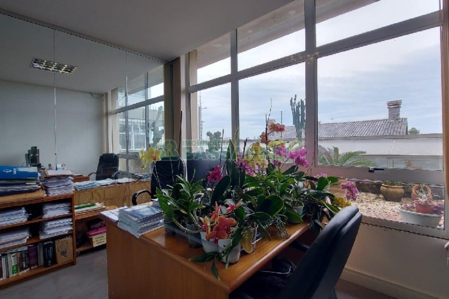 Predio com 600m², no bairro Cinqüentenário em Caxias do Sul para Alugar