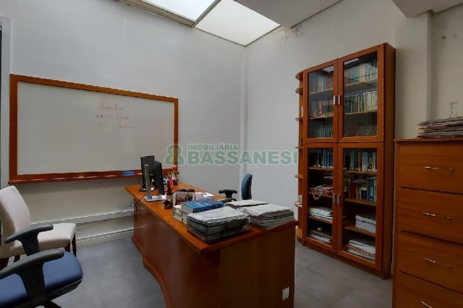 Predio com 600m², no bairro Cinqüentenário em Caxias do Sul para Alugar