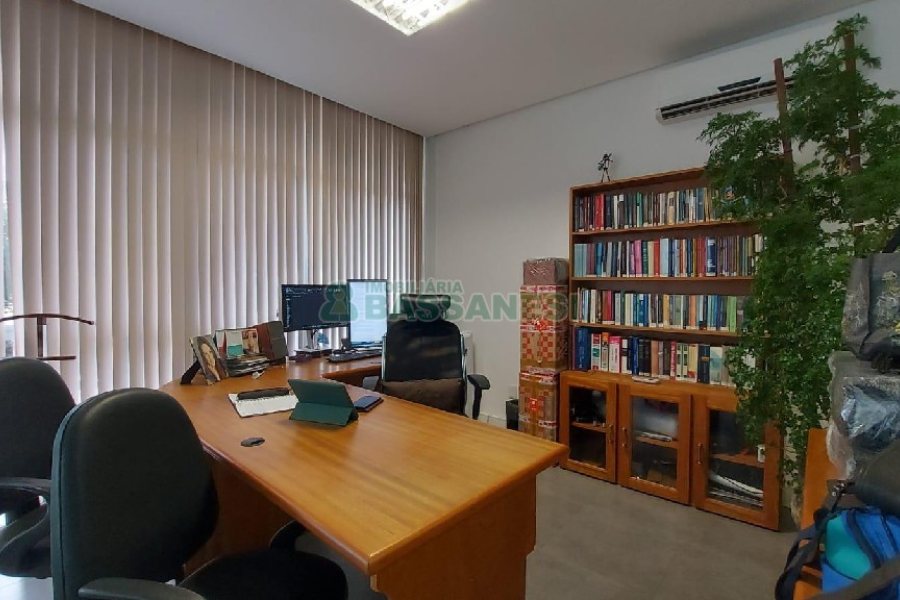 Predio com 600m², no bairro Cinqüentenário em Caxias do Sul para Alugar