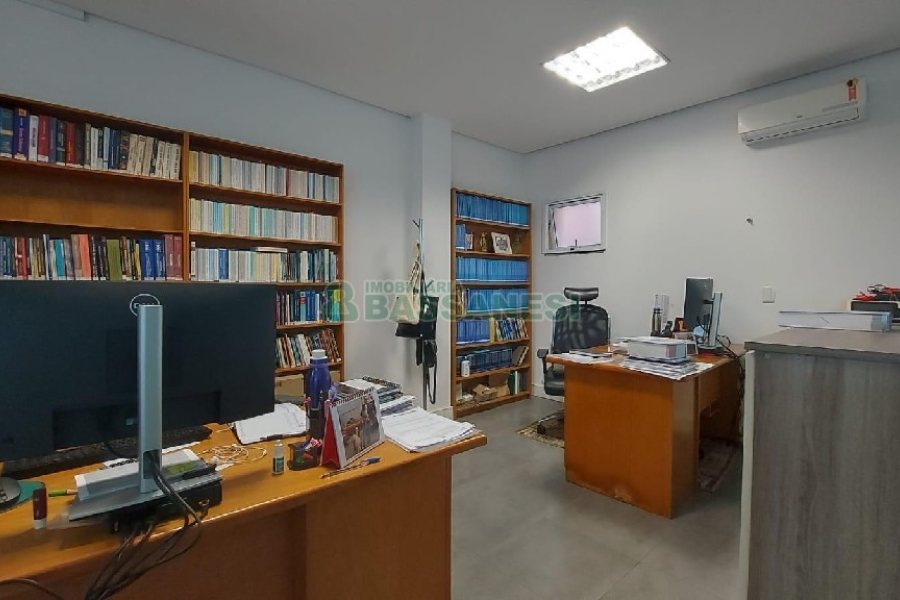 Predio com 600m², no bairro Cinqüentenário em Caxias do Sul para Alugar