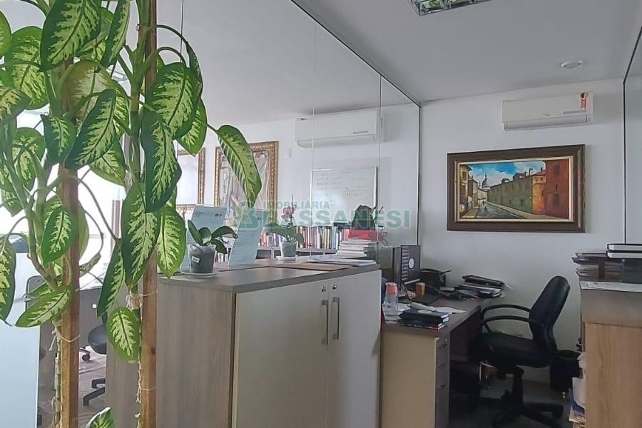 Predio com 600m², no bairro Cinqüentenário em Caxias do Sul para Alugar