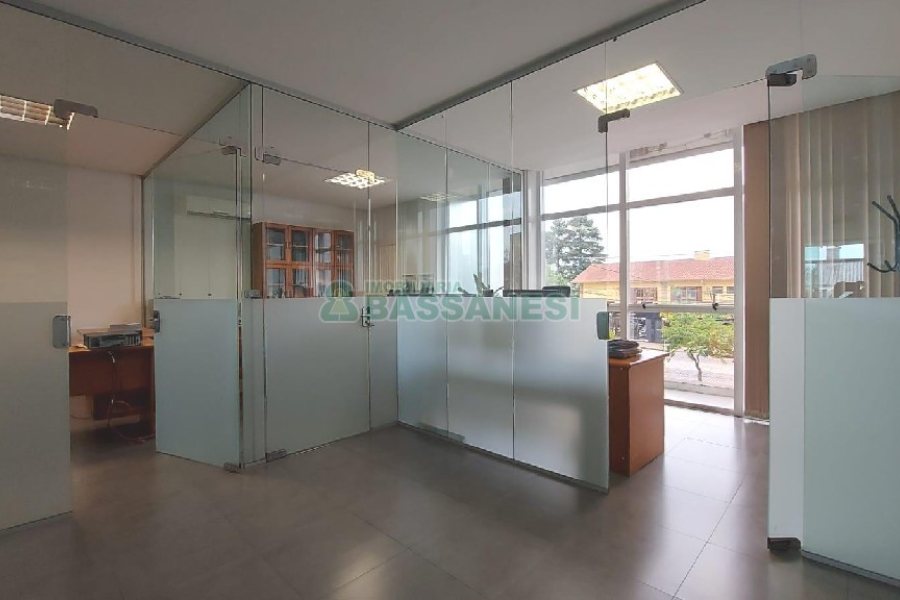 Predio com 600m², no bairro Cinqüentenário em Caxias do Sul para Alugar