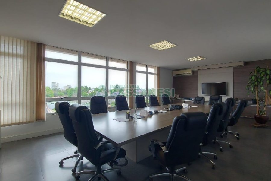 Predio com 600m², no bairro Cinqüentenário em Caxias do Sul para Alugar