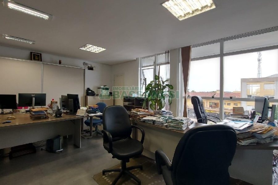 Predio com 600m², no bairro Cinqüentenário em Caxias do Sul para Alugar