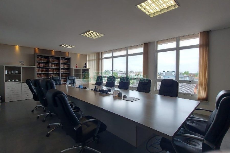 Predio com 600m², no bairro Cinqüentenário em Caxias do Sul para Alugar