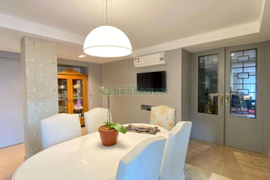 Apto Mobiliado com 439m², 3 dormitórios, 3 vagas, no bairro Madureira em Caxias do Sul para Comprar