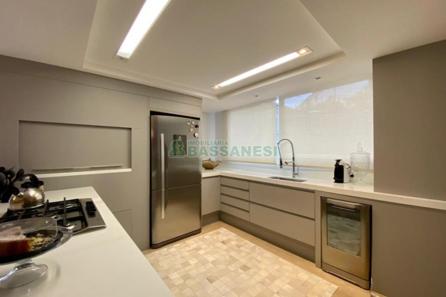 Apto Mobiliado com 439m², 3 dormitórios, 3 vagas, no bairro Madureira em Caxias do Sul para Comprar