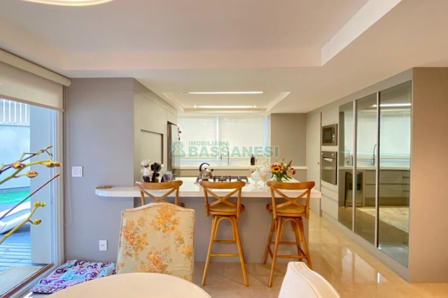 Apto Mobiliado com 439m², 3 dormitórios, 3 vagas, no bairro Madureira em Caxias do Sul para Comprar