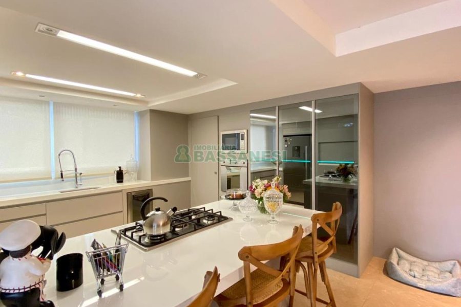 Apto Mobiliado com 439m², 3 dormitórios, 3 vagas, no bairro Madureira em Caxias do Sul para Comprar