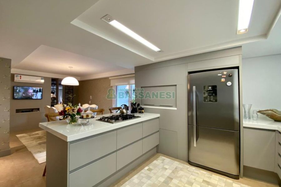 Apto Mobiliado com 439m², 3 dormitórios, 3 vagas, no bairro Madureira em Caxias do Sul para Comprar