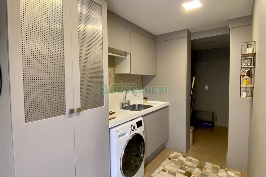 Apto Mobiliado com 439m², 3 dormitórios, 3 vagas, no bairro Madureira em Caxias do Sul para Comprar