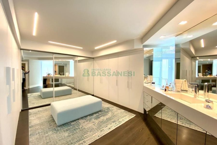 Apto Mobiliado com 439m², 3 dormitórios, 3 vagas, no bairro Madureira em Caxias do Sul para Comprar