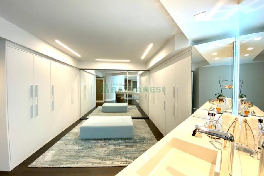 Apto Mobiliado com 439m², 3 dormitórios, 3 vagas, no bairro Madureira em Caxias do Sul para Comprar