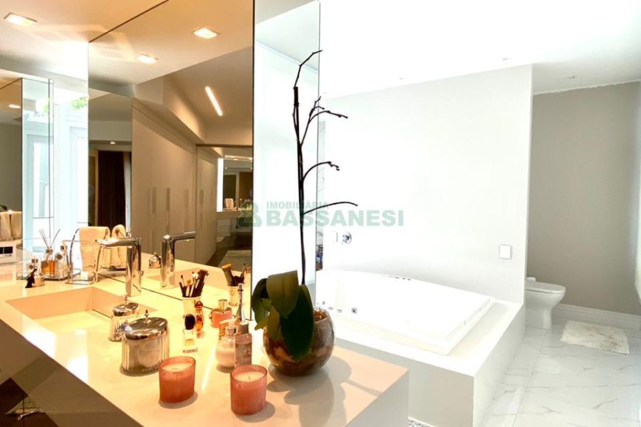 Apto Mobiliado com 439m², 3 dormitórios, 3 vagas, no bairro Madureira em Caxias do Sul para Comprar