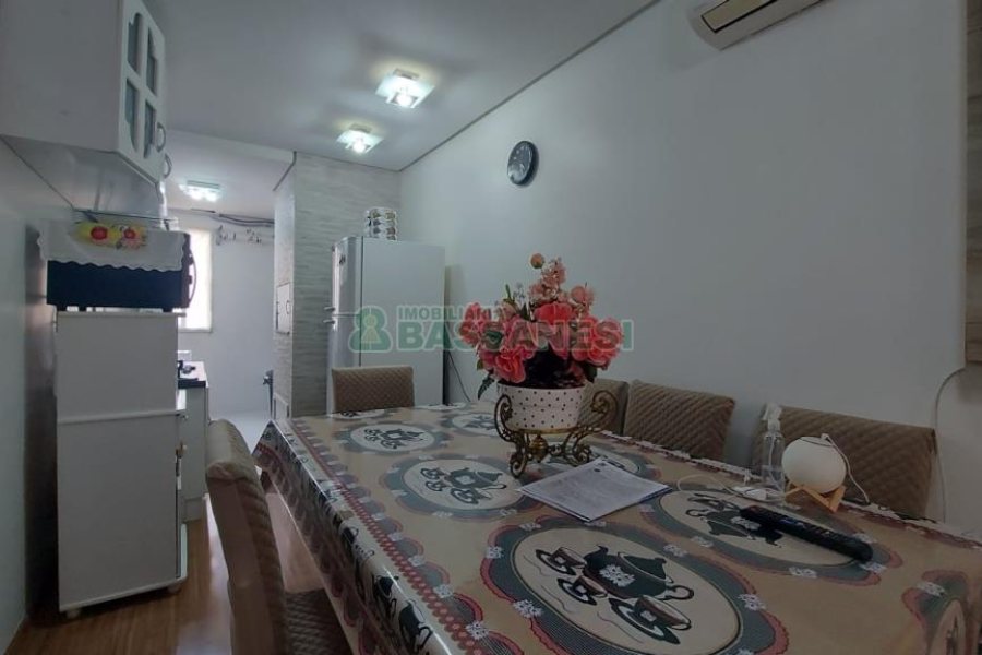 Apartamento com 62m², 2 dormitórios, 2 vagas, no bairro Colina Sorriso em Caxias do Sul para Comprar