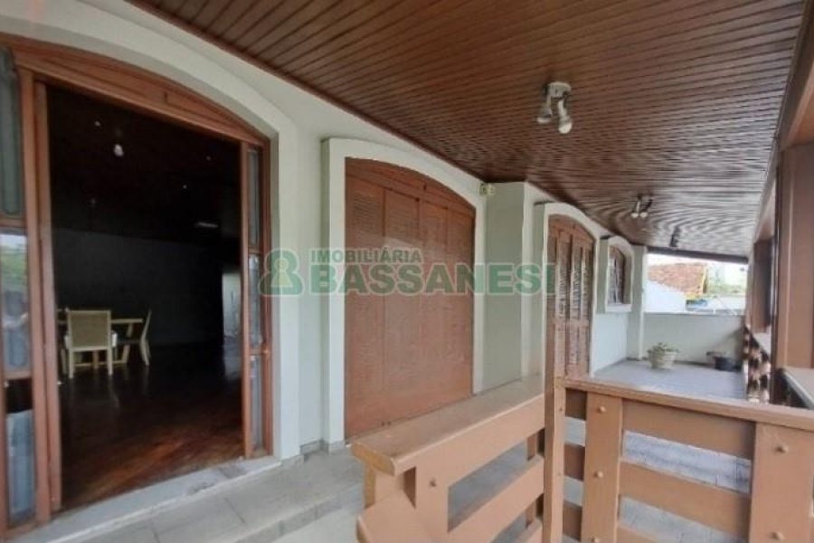 Casa com 150m², 4 dormitórios, no bairro Santa Catarina em Caxias do Sul para Alugar