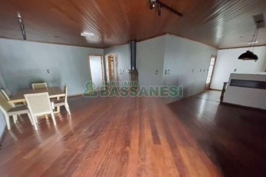 Casa com 150m², 4 dormitórios, no bairro Santa Catarina em Caxias do Sul para Alugar