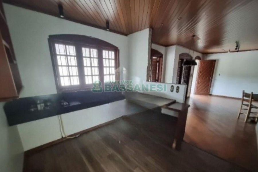 Casa com 150m², 4 dormitórios, no bairro Santa Catarina em Caxias do Sul para Alugar