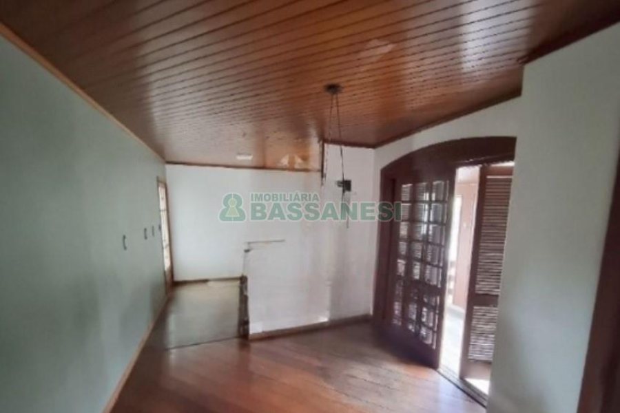 Casa com 150m², 4 dormitórios, no bairro Santa Catarina em Caxias do Sul para Alugar
