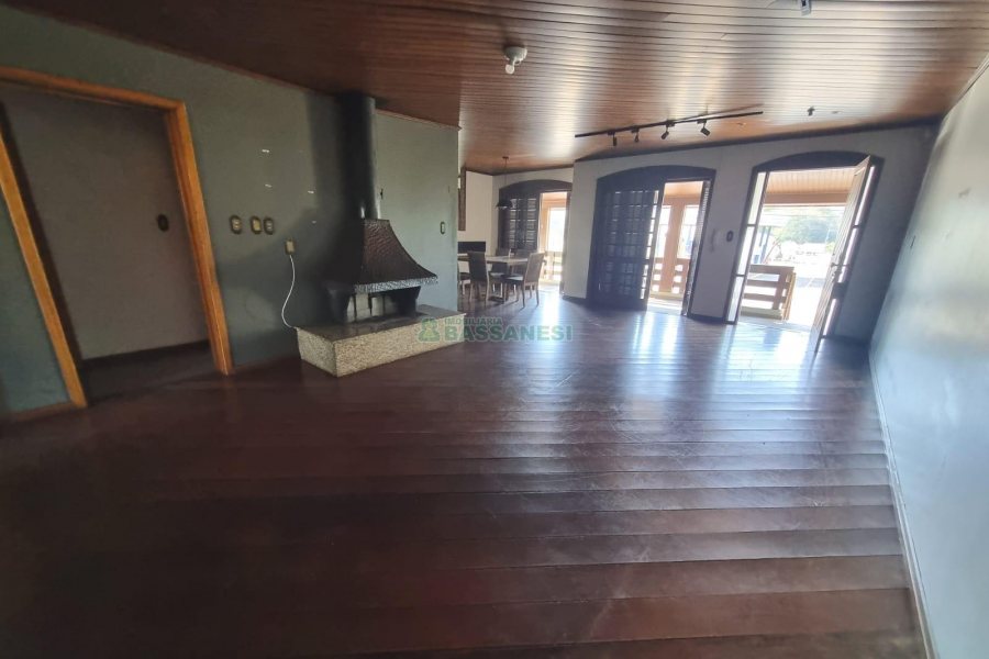 Casa com 150m², 4 dormitórios, no bairro Santa Catarina em Caxias do Sul para Alugar