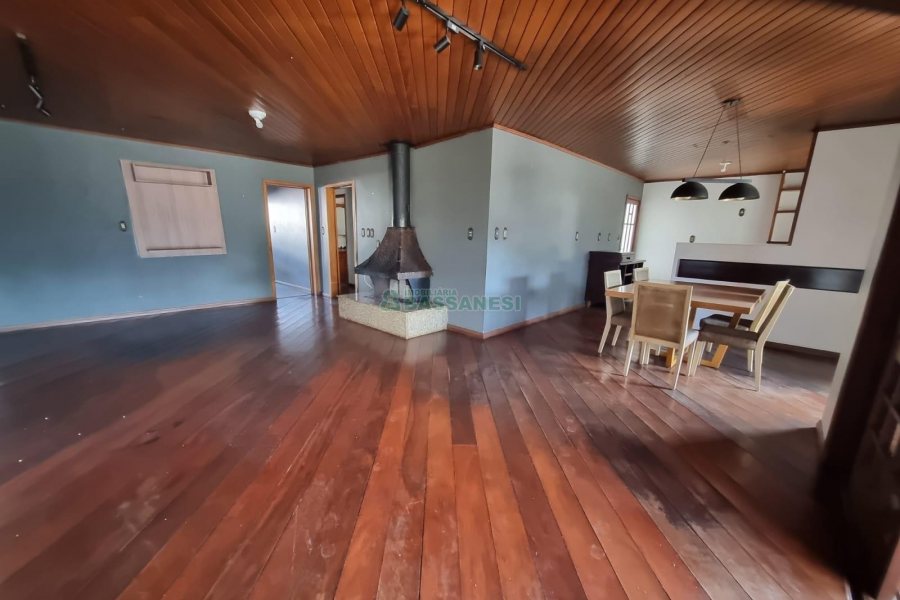 Casa com 150m², 4 dormitórios, no bairro Santa Catarina em Caxias do Sul para Alugar