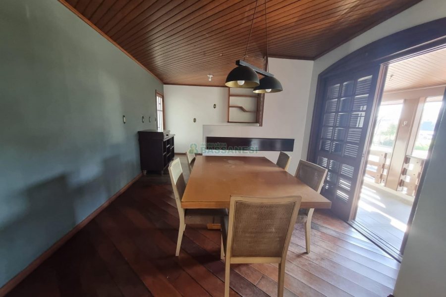 Casa com 150m², 4 dormitórios, no bairro Santa Catarina em Caxias do Sul para Alugar