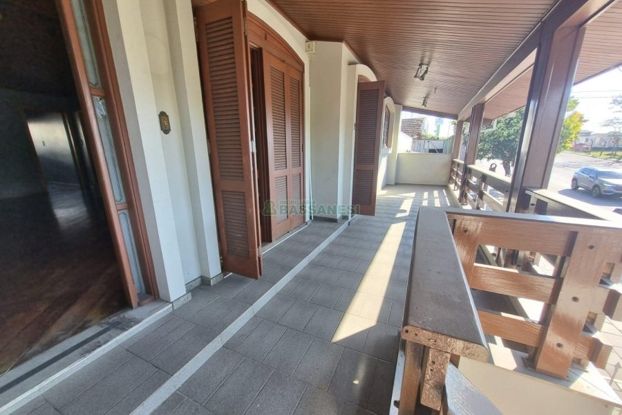Casa com 150m², 4 dormitórios, no bairro Santa Catarina em Caxias do Sul para Alugar
