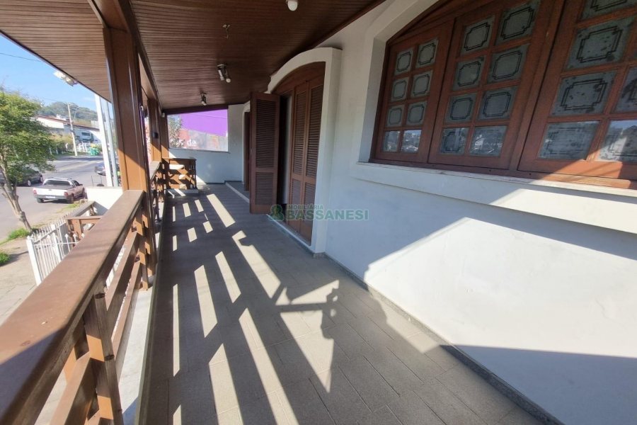 Casa com 150m², 4 dormitórios, no bairro Santa Catarina em Caxias do Sul para Alugar