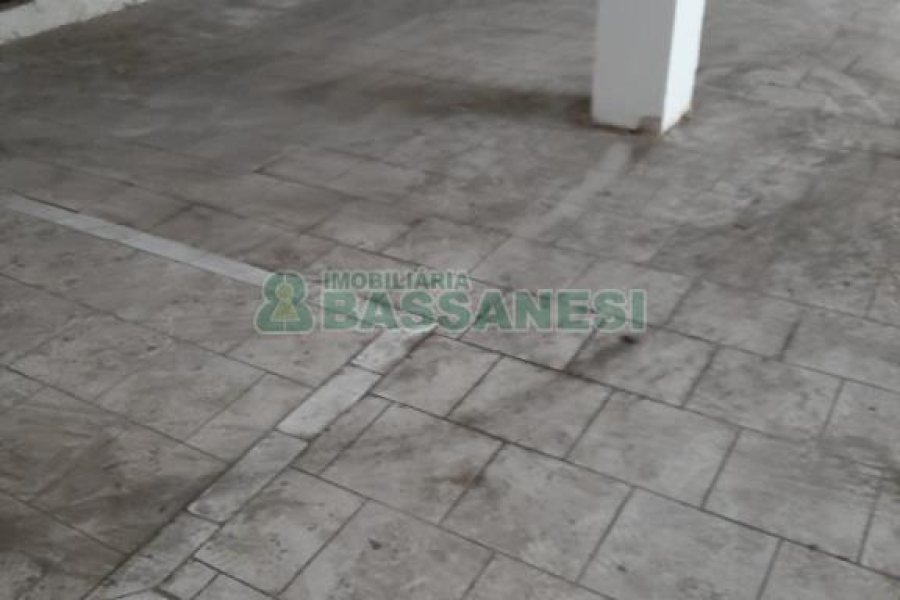 Loja Subsolo com 132m², no bairro Exposição em Caxias do Sul para Alugar