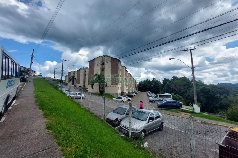 Apartamento com 39m², 2 dormitórios, 1 vaga, no bairro Esplanada em Caxias do Sul para Comprar