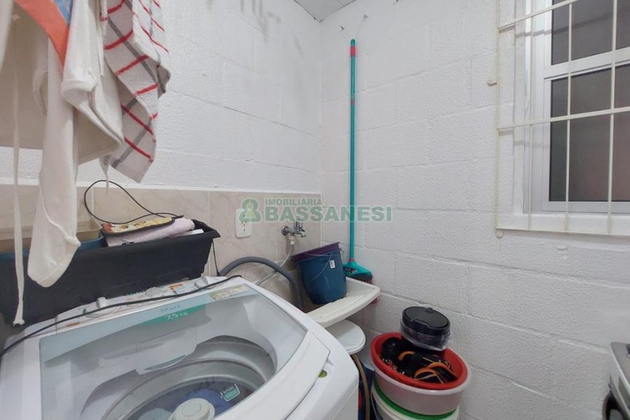 Apartamento com 39m², 2 dormitórios, 1 vaga, no bairro Esplanada em Caxias do Sul para Comprar