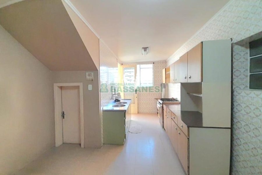 Casa com 250m², 3 dormitórios, 3 vagas, no bairro Cinqüentenário em Caxias do Sul para Comprar