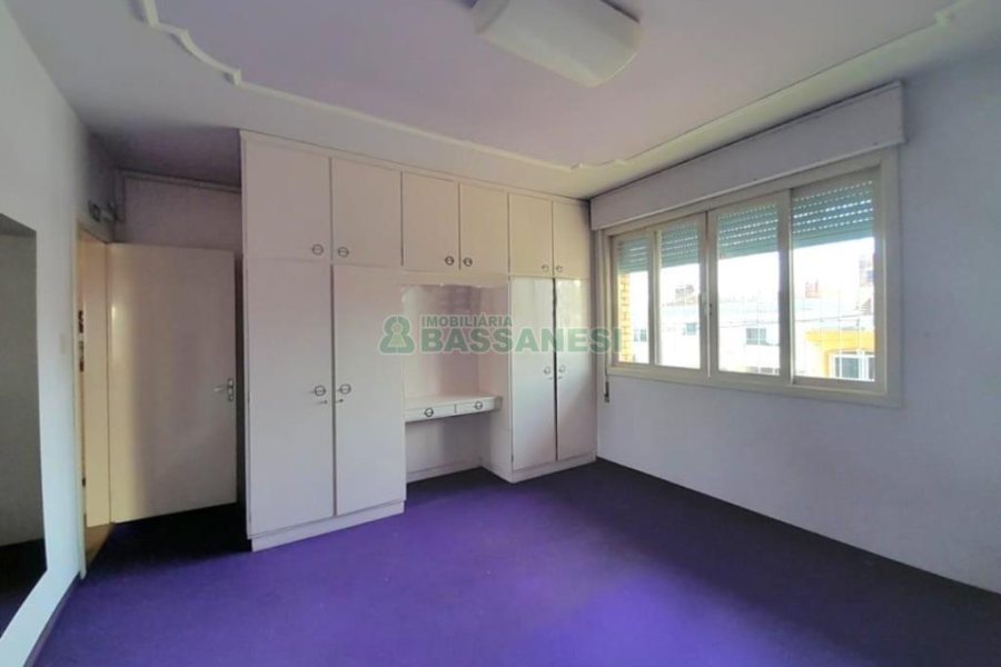 Casa com 250m², 3 dormitórios, 3 vagas, no bairro Cinqüentenário em Caxias do Sul para Comprar