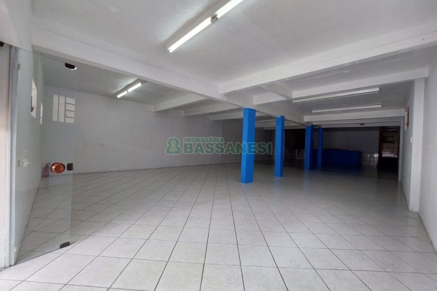 Loja com 245m², no bairro Charqueadas em Caxias do Sul para Alugar