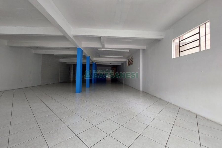 Loja com 245m², no bairro Charqueadas em Caxias do Sul para Alugar