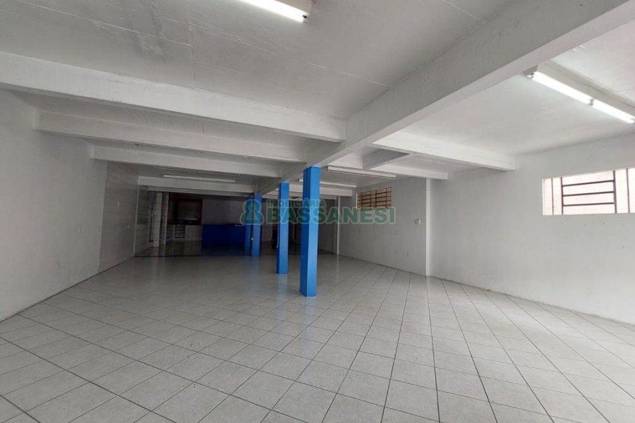 Loja com 245m², no bairro Charqueadas em Caxias do Sul para Alugar