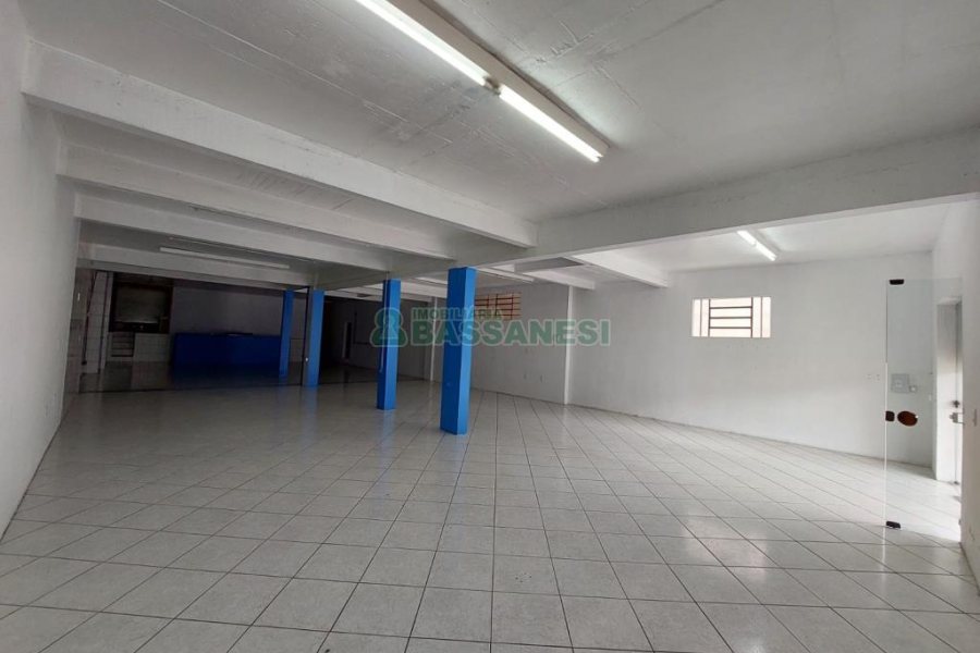 Loja com 245m², no bairro Charqueadas em Caxias do Sul para Alugar