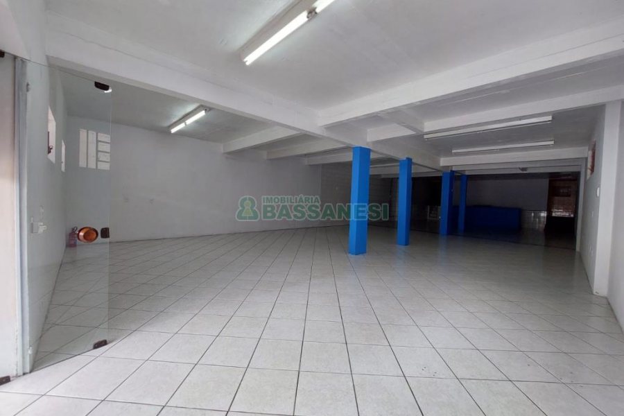 Loja com 245m², no bairro Charqueadas em Caxias do Sul para Alugar