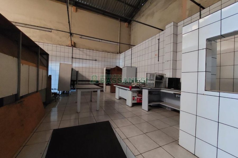 Loja com 245m², no bairro Charqueadas em Caxias do Sul para Alugar