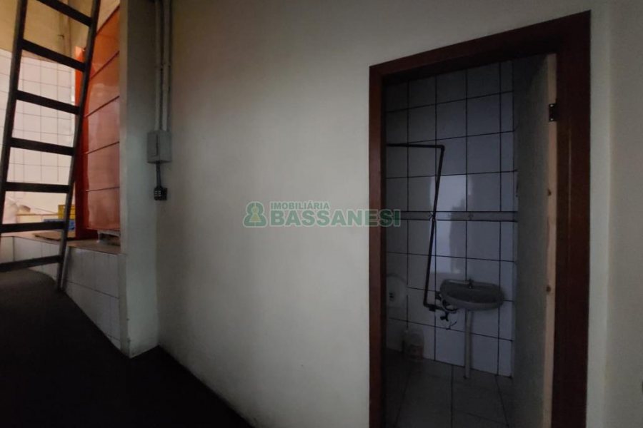 Loja com 245m², no bairro Charqueadas em Caxias do Sul para Alugar